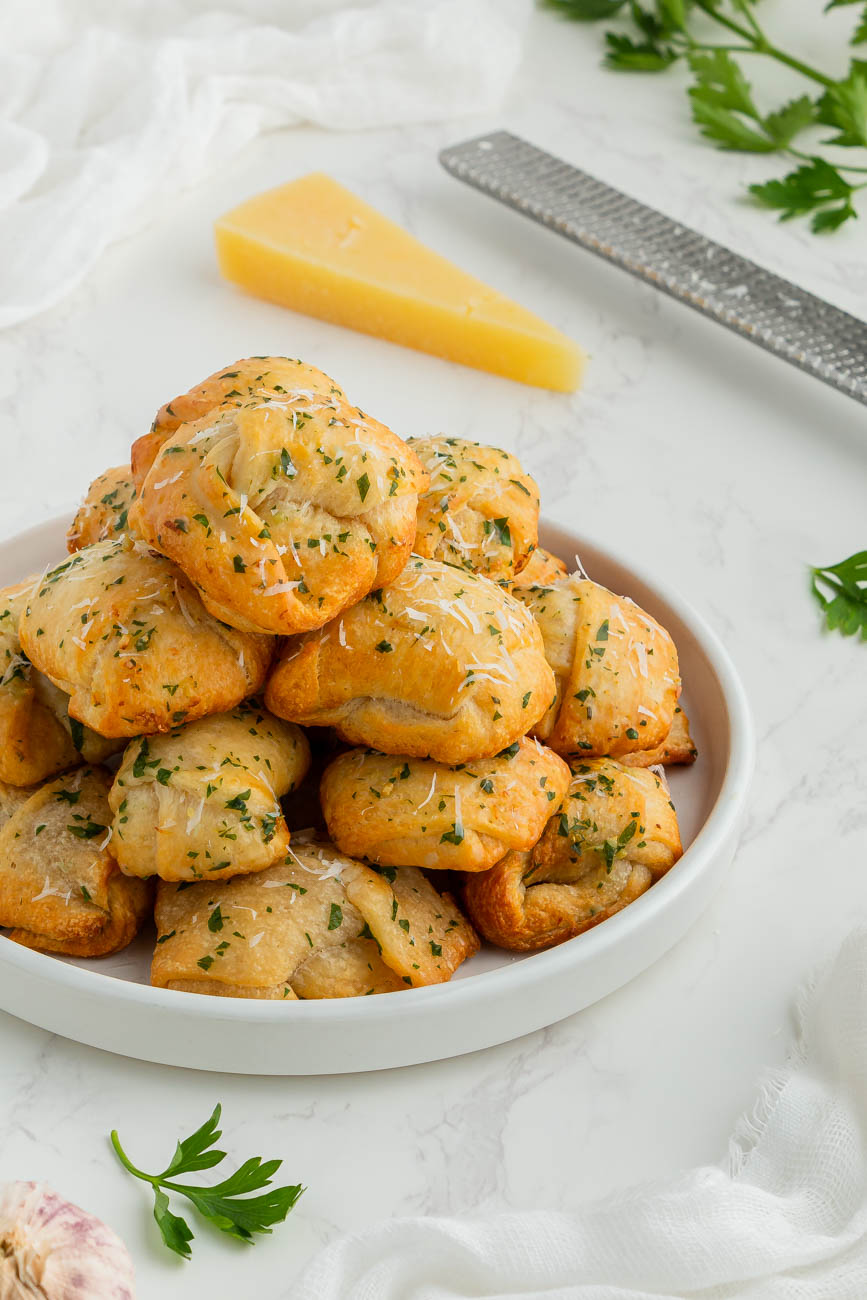 Air Fryer Garlic Knots (in 5 minutes!)